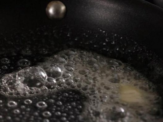 Sugestie: cum să aflați că tigaia este fierbinte