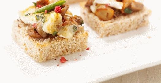 Fotografia Canapes cu ciuperci și brie