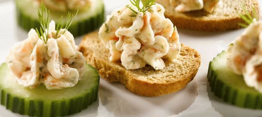 Fotografia Canapes cu somon de mousse