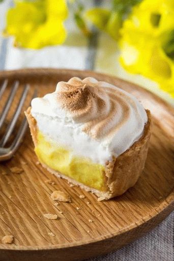 Cupcakes foto cu curmă de lămâie și bezea