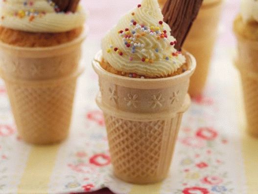 Foto cu Cupcakes cu caramel condensat în cupe de napolitane