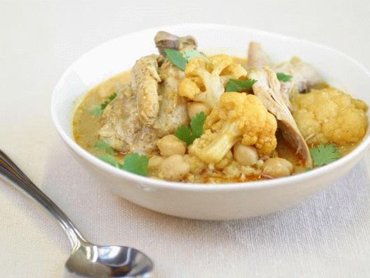 Foto cu Curry cu pui și conopidă într-un aragaz lent