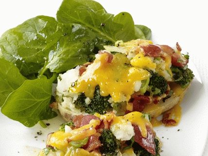 Cartofi foto umplute cu broccoli și brânză Cheddar