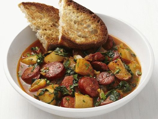 Foto tocană de cartofi cu chorizo