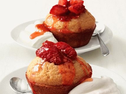 Cupcakes foto cu căpșuni și frișcă
