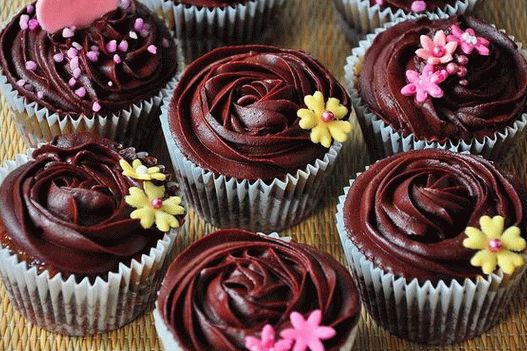 Cupcakes foto cu cremă de ganache de ciocolată