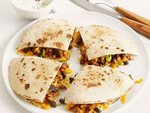 Fotografie de Quesadilla cu fasole neagră și mitlof