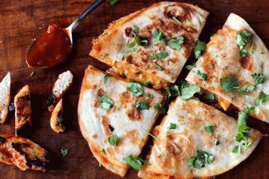 Fotografia Quesadilla cu sos de pui și grătar