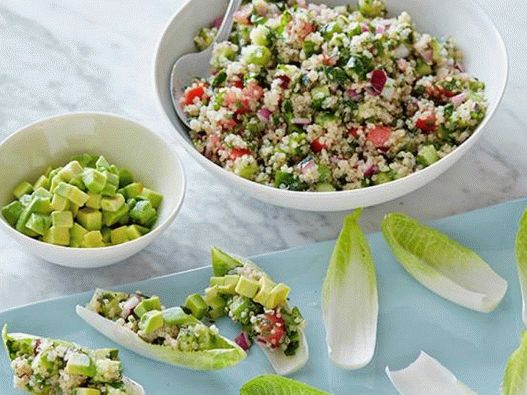 Fotografie de Quinoa pentru cină în salată