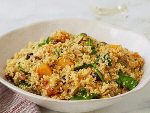 Fotografie de Quinoa cu dovleac coapte, spanac și cimbru
