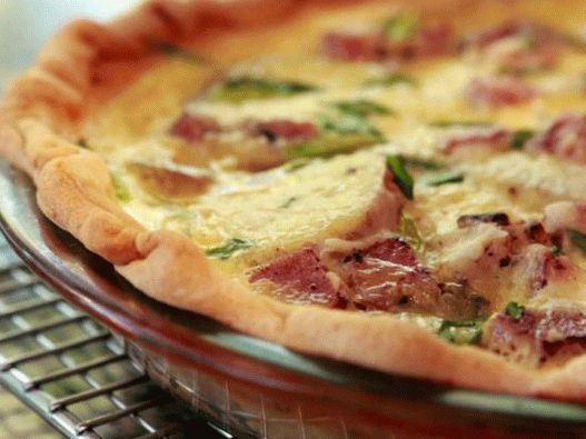 Foto de quiche cu șuncă și brânză