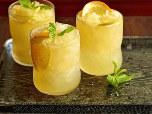 Fotografie de cocktail - Lemonade Bourbon scânteietoare