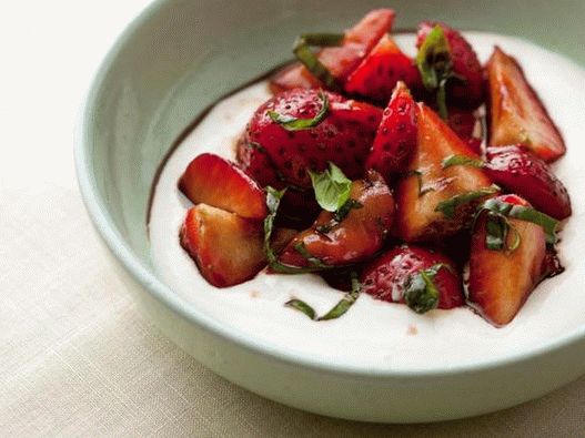 Căpșuni foto în sos balsamic cu cremă de ricotta