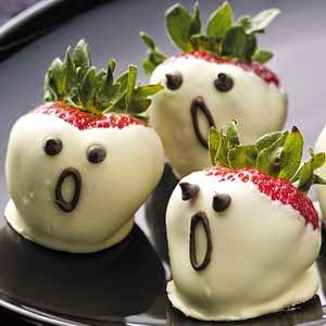  " ></p>
<ul>
<li>
<p>Timp de gătit </p>
<div id="toc_container" class="no_bullets"><p class="toc_title">Contents</p><ul class="toc_list"><ul><li><ul><li><a href="#20_min"><span class="toc_number toc_depth_3">0.0.1</span> 20 min </a></li><li><a href="#Farfurie_medie"><span class="toc_number toc_depth_3">0.0.2</span> Farfurie medie </a></li><li><a href="#1917kcal"><span class="toc_number toc_depth_3">0.0.3</span> 191,7kcal </a></li><li><a href="#reteta"><span class="toc_number toc_depth_3">0.0.4</span> rețetă </a></li></ul></li><li><a href="#Hai_sa_incepem"><span class="toc_number toc_depth_2">0.1</span> Hai să începem! </a></li></ul></li><li><a href="#Ingredientele"><span class="toc_number toc_depth_1">1</span> Ingredientele </a><ul><li><a href="#O_treaba_grozava"><span class="toc_number toc_depth_2">1.1</span> O treabă grozavă </a></li></ul></li><li><a href="#pasi"><span class="toc_number toc_depth_1">2</span> pași </a><ul><li><ul><li><ul><li><a href="#Cuvinte_cheie"><span class="toc_number toc_depth_4">2.0.0.1</span> Cuvinte cheie: </a></li></ul></li></ul></li></ul></li></ul></div>
<h4><span id="20_min"><time>20 min </time></span></h4>
</li>
<li>Dificultate la rețetă<br />
<h4><span id="Farfurie_medie">Farfurie medie </span></h4>
</li>
<li>Valoarea energetică<br />
<h4><span id="1917kcal">191,7kcal </span></h4>
</li>
<li>evaluare </li>
<li>
<h4><span id="reteta">rețetă </span></h4>
</li>
</ul>
<p>Vom face un desert ușor și foarte delicios acasă din căpșuni și ciocolată. </p>
<h3><span id="Hai_sa_incepem">Hai să începem! </span></h3>
<h2><span id="Ingredientele">Ingredientele </span></h2>
<p>0/4 ingrediente </p>
<ul>
<li><label>căpșuni – 350g </label></li>
<li><label>ciocolata neagra – 50g </label></li>
<li><label>ciocolată cu lapte – 50g </label></li>
<li><label>ciocolată albă – 50g </label></li>
</ul>
<p><time>20 мин</time><time>20 мин</time> 191,7</p>
<h3><span id="O_treaba_grozava">O treabă grozavă </span></h3>
<p>Buna pofta, sper sa te distrezi cu noi! </p>
<h2><span id="pasi">pași </span></h2>
<p>Pași făcuți: 0/0 </p>
<ol>
<li>Spală căpșunile, lasă tulpinile.  Puneți pe hârtie prosop pentru a se usca. </li>
<li>Topiți ciocolata într-o baie de apă.  În trei boluri diferite. Ciocolata trebuie să fie vâscoasă. </li>
<li>Înmuiați căpșunile în ciocolată și așezați pe o folie, turnați deasupra pe „coada” ei  <img src="/wp-content/uploads/images/klubnika_v_shokolade_na_hellouin_foo_2.jpg"alt=