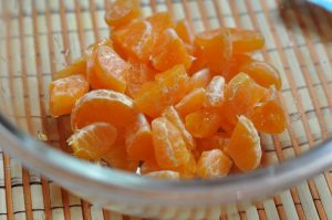  " ></li>
<li>Când apa începe să fiarbă, aruncăm coaja tangerine.  Lasa compotul sa fiarba.  <img src="/wp-content/uploads/images/kompot_iz_mandarinov_foo.jpeg" alt=