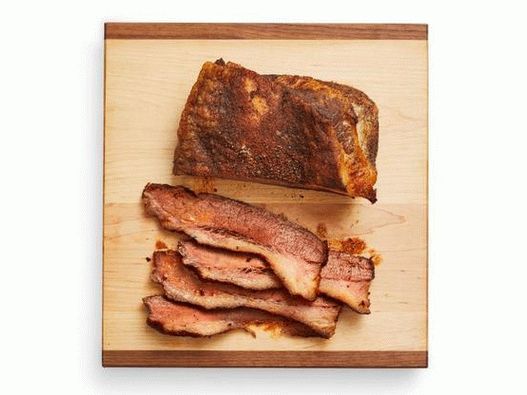 Foto Brisket de vită afumat la grătar