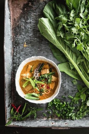 Photo Curry Red cu lapte de cocos, tofu și taitei