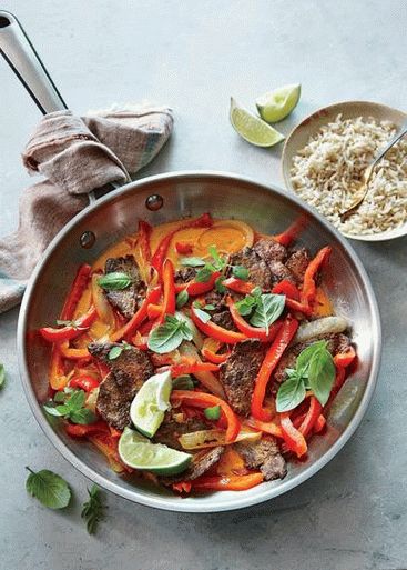 Fotografie curry Thai Thai cu carne de vită