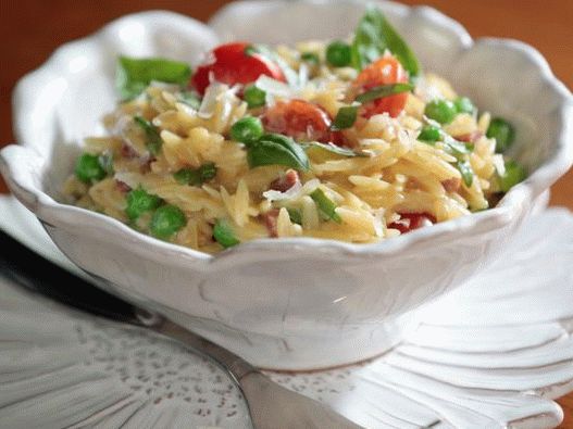 Paste cu cremă foto Orzo cu mazăre verde și șuncă