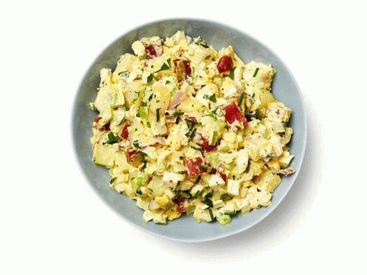 Salată de cartofi cremoși cu ouă foto