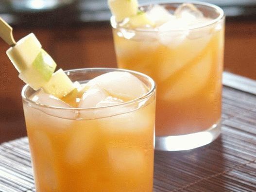 Foto Cocktail puternic de alcool de cidru de mere