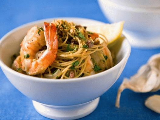 Foto de creveți scampi într-un sos ușor