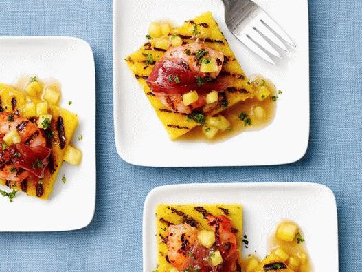 Foto de creveți în slănină cu sos de ananas și polenta