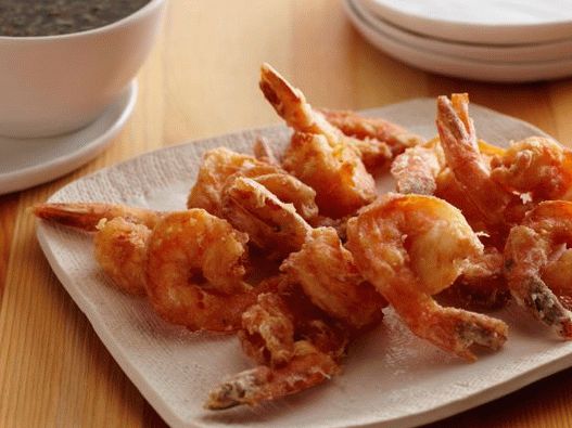 Foto de creveți în tempura cu sos de soia cu gust