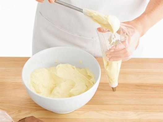Crockembusch - un tort din profiterole