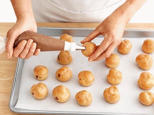 Crockembusch - un tort din profiterole