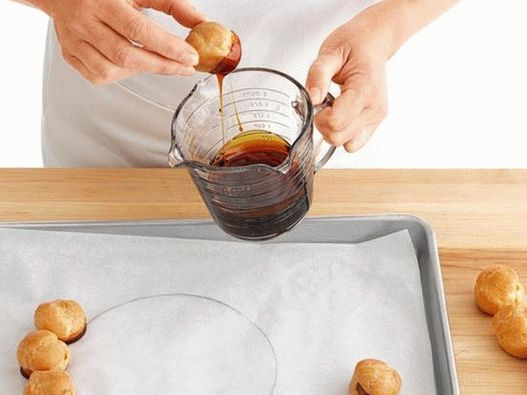 Crockembusch - un tort din profiterole