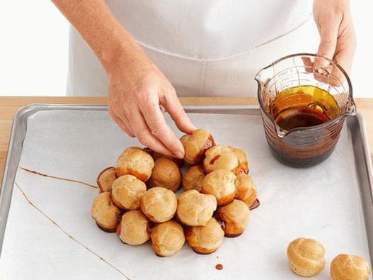 Crockembusch - un tort din profiterole