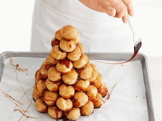 Crockembusch - un tort din profiterole