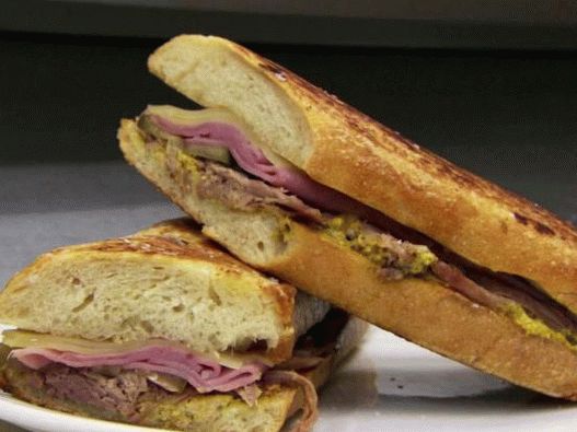 Foto cu Panini cubani