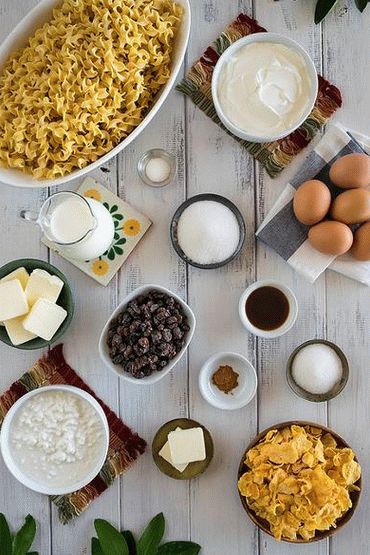 Kugel (caserolă festivă cu tăiței) Kugel (caserolă festivă cu tăiței)