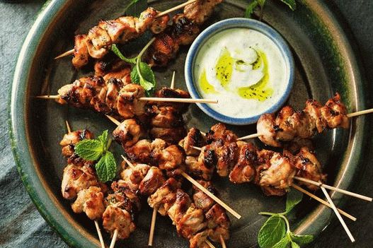 Kebab de pui la cuptor în marinată picantă de melasă