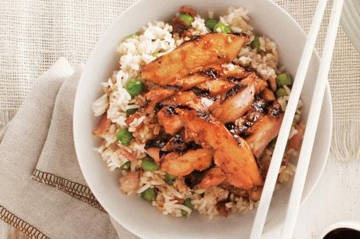 Fotografie de pui Teriyaki cu orez de ghimbir