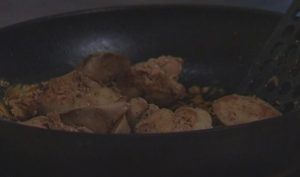  " ></li>
<li>Pune felii de ficat, mere pe feliile de pâine prăjită, se toarnă peste sos. </li>
</ol>
<h5><span id="Cuvinte_cheie">Cuvinte cheie: </span></h5>
<ul>
<li>ficatul de pui </li>
<li>mere </li>
</ul>
</p><script>
if (typeof jsInputerLaunch === 