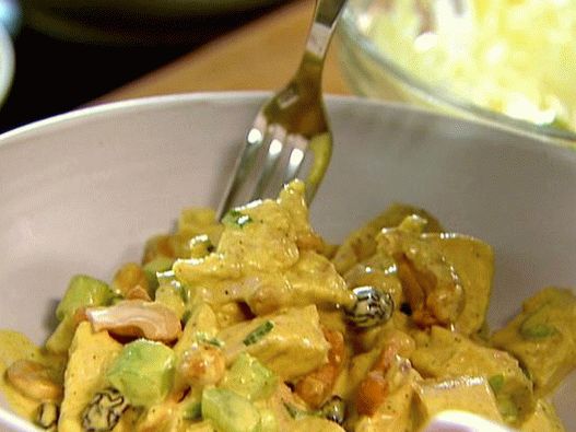 Foto cu salată de pui cu sos de curry