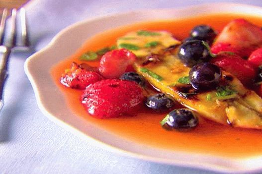 Salată de fructe la grătar