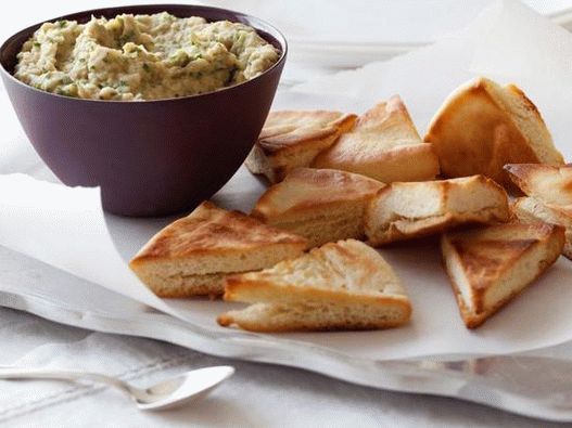 Dish Photography - Puree cu fasole albă cu chips-uri Pita