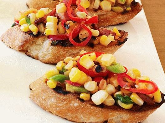 Fotografia farfuriei - Crostini cu slănină și porumb la grătar