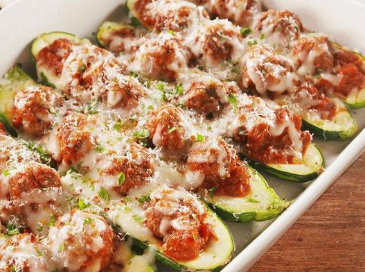 Foto Zucchini Barci umplute cu Turcia