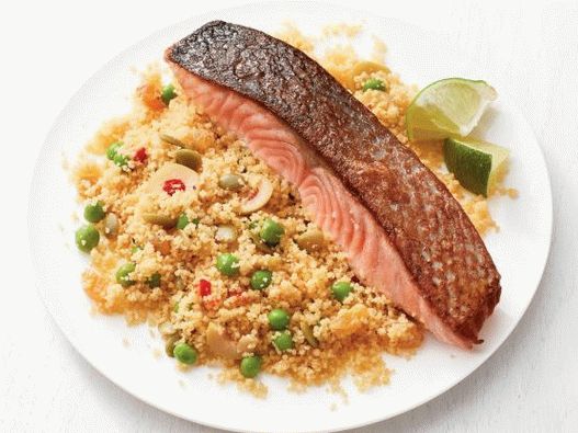 Foto somon cu cuscus și mazăre