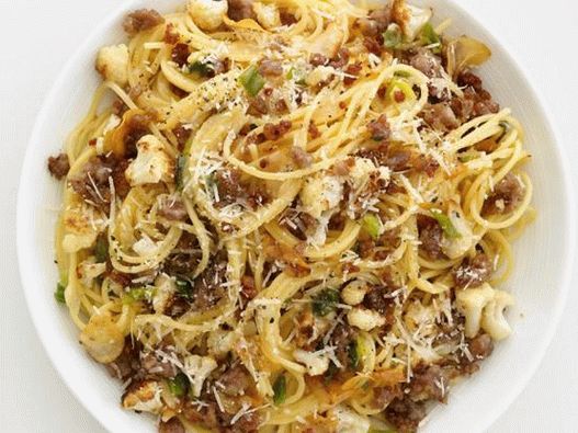 Foto cu farfuria - Spaghete cu conopidă și cârnați italieni