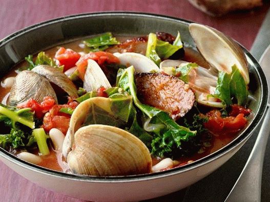 Fotografie alimentară - Chowder cu scoici Manhattan cu varză de cală
