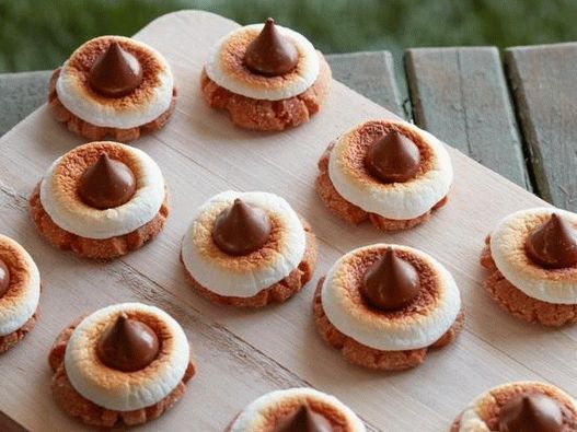 Foto de vase - Biscuiți cu arahide de flori fără făină