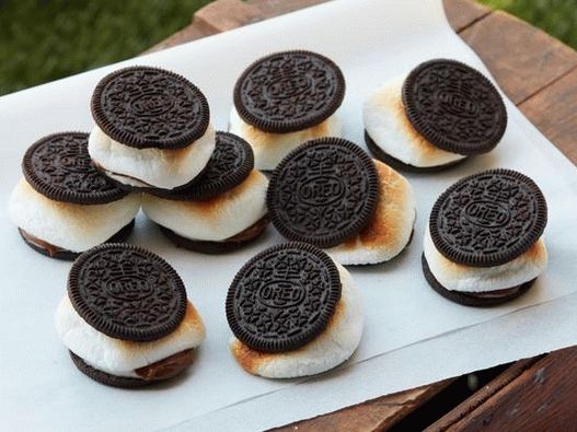 Fotografia farfuriei - prăjituri Oreo cu mămăligă la cuptor