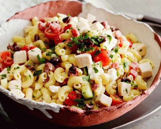 Salată italiană cu paste și pui