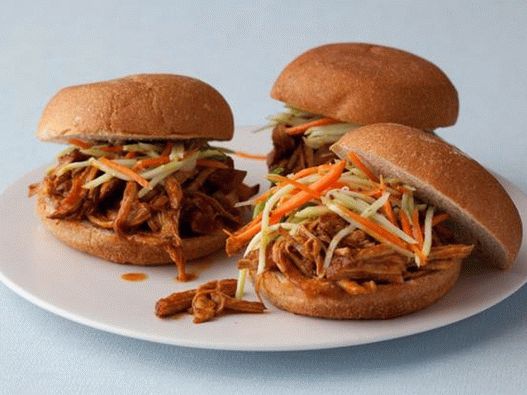 Sandwich-uri cu carne de porc zdrențuită Sandwich-uri cu carne de porc zdrențuită